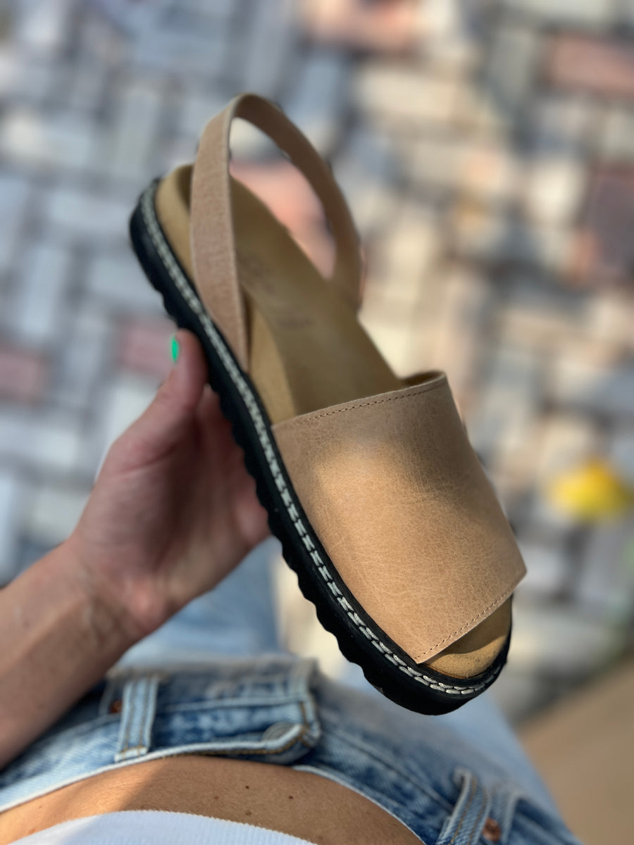 Tan Modern Avarca