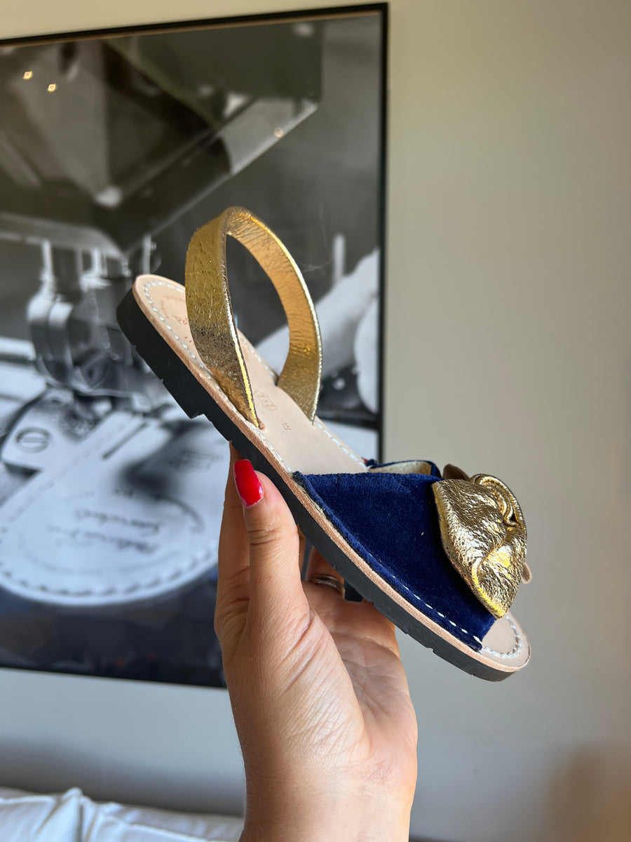 SAMPLE 105 - Size 37