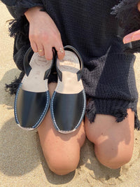 Black Leather Avarca